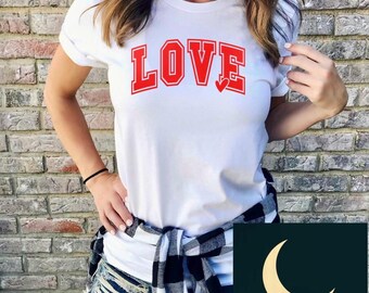 LOVE Graphic Tee