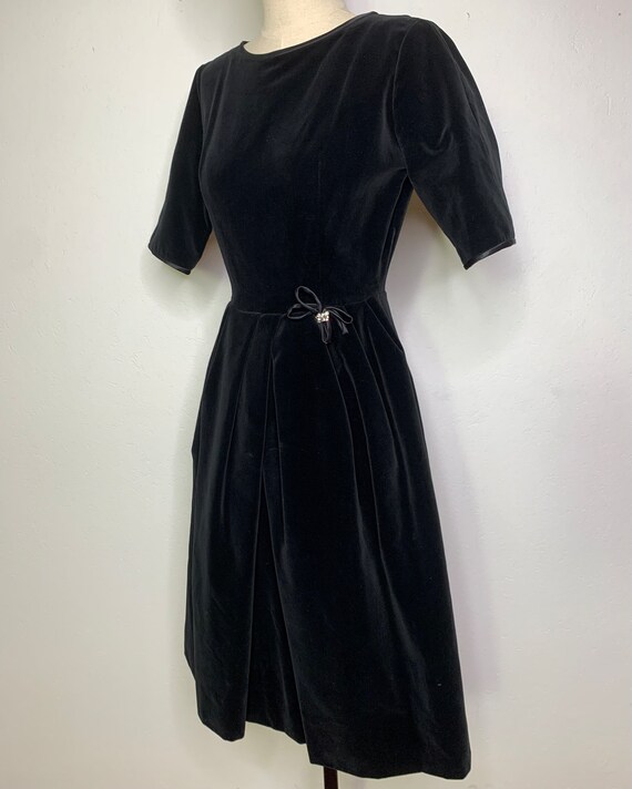 1950’s black velvet dress, Vintage dress, Cocktai… - image 4