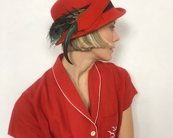 Beautiful vintage feather hat, 1930’s hat, Vintage hat, Felt hat, Formal hat, Feather hat, Red hat, Fascinator, Party hat, Winter hat.