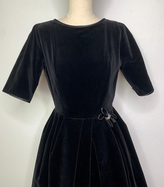 1950’s black velvet dress, Vintage dress, Cocktai… - image 6