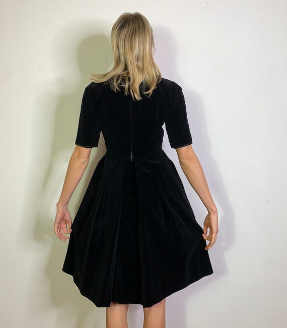 1950’s black velvet dress, Vintage dress, Cocktai… - image 10