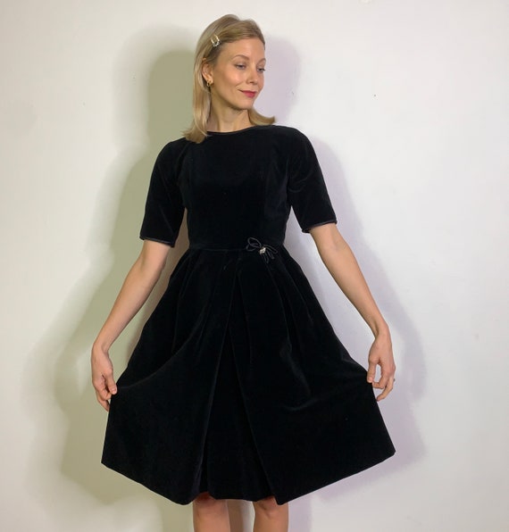 1950’s black velvet dress, Vintage dress, Cocktai… - image 8