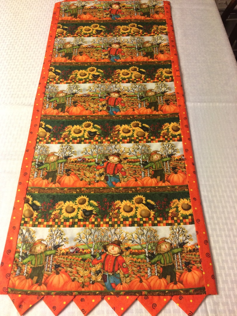 PV34 Scarecrows in the Pumpkin Patch Table RunnerTopper