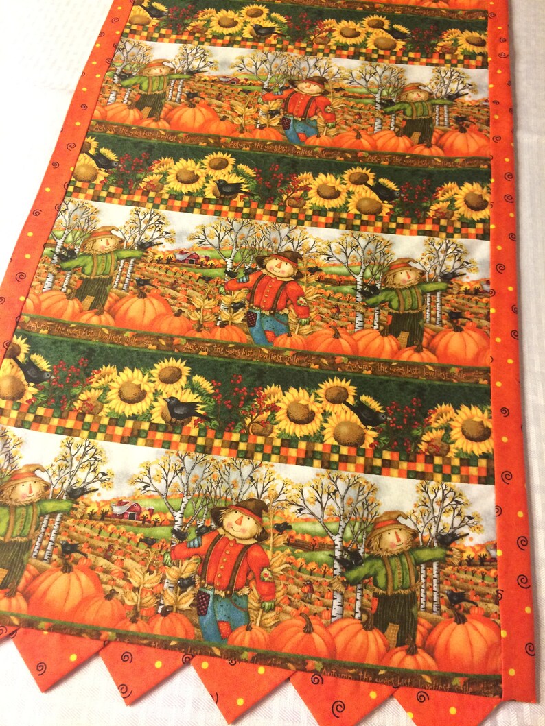 PV34 Scarecrows in the Pumpkin Patch Table RunnerTopper