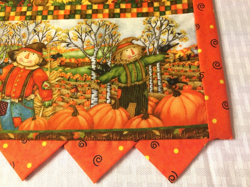 PV34 Scarecrows in the Pumpkin Patch Table RunnerTopper