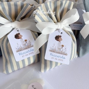 Sacs artisanaux de différentes couleurs, avec étiquettes, rubans et confettis, pour la première communion, la confirmation, le baptême et les mariages.