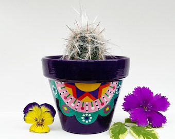 Flower pot for small indoor plants