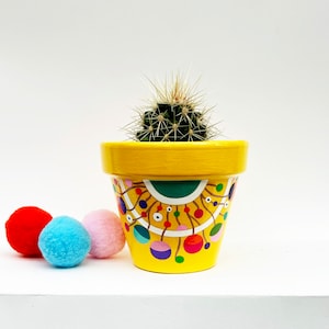 Flower pot, plant pot for small indoor plants