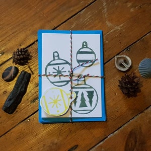 Pacote de 5 cartões de Natal Linocut 3 Bauble impressos à mão
