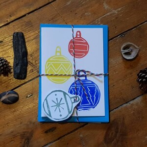 Pack de 5 cartes de Noël Linocut 3 Bauble multicolores