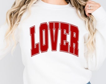 Love crewneck sweatshirt. Heart t-shirt. Love. Valentine's day shirt. Galentine's Day. Cupid. Pink. Cozy sweatshirt. Heart eyes