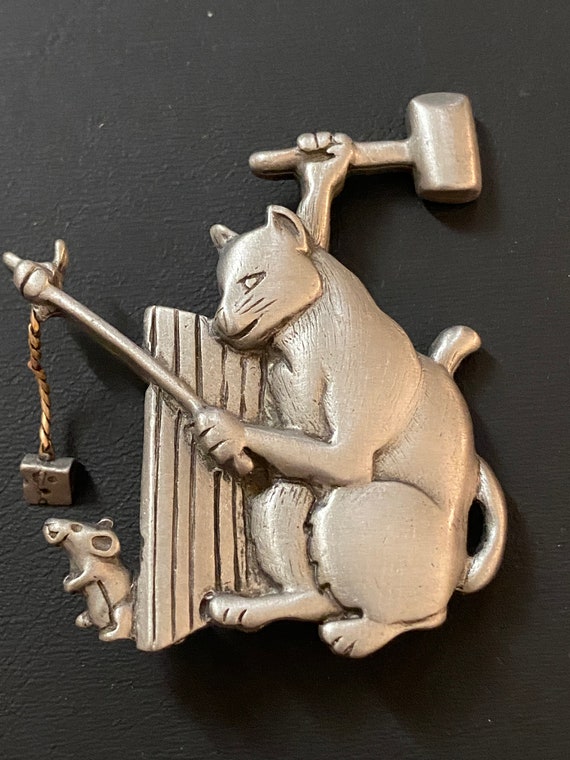 Designer Signed JJ Brooch The Cat The Mouse and T… - image 3