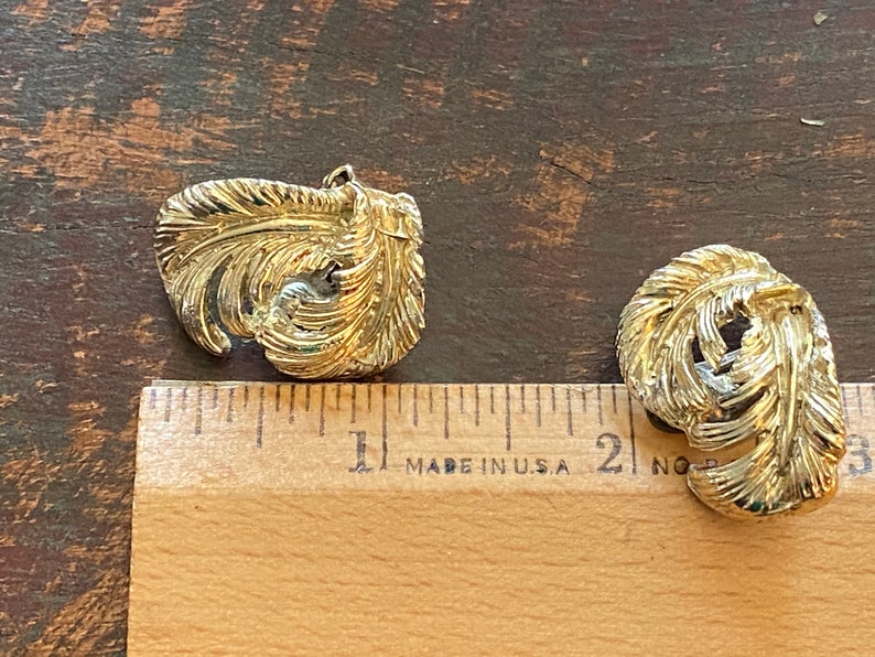 Vintage 1950/'s Clip Earrings Gold Tone Abstract Leaf Design