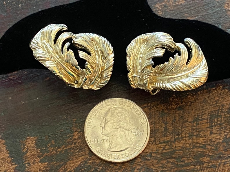 Vintage 1950/'s Clip Earrings Gold Tone Abstract Leaf Design