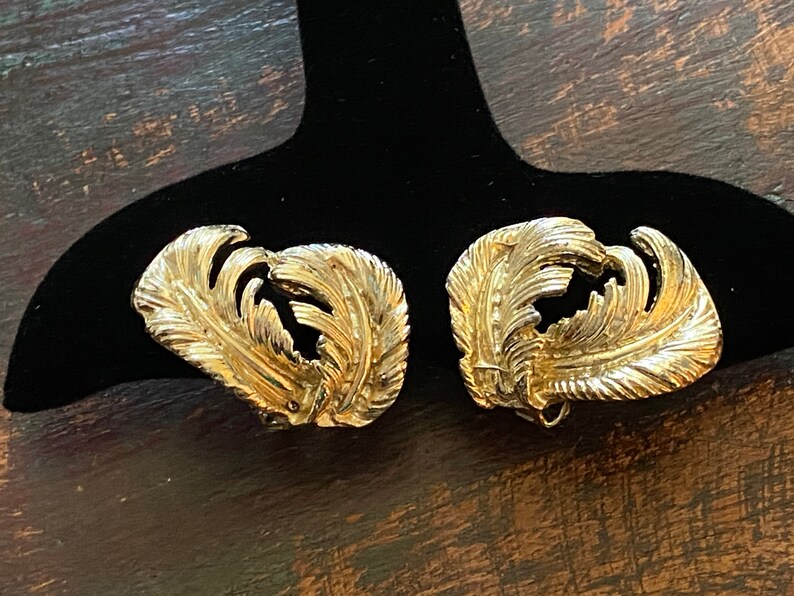 Vintage 1950/'s Clip Earrings Gold Tone Abstract Leaf Design