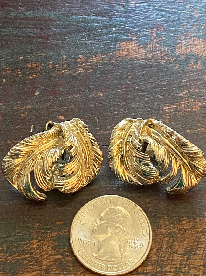Vintage 1950/'s Clip Earrings Gold Tone Abstract Leaf Design