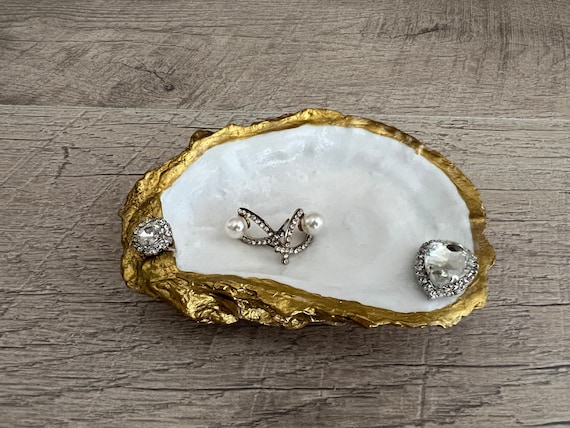 Oyster jewelry plate Oyster brooch jewelry dish Oyster trinket plate Coastal oyster jewelry plate Beach wedding Wedding ring holder
