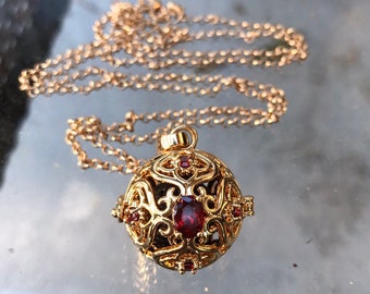 aromatherapy locket with chain gold plated.