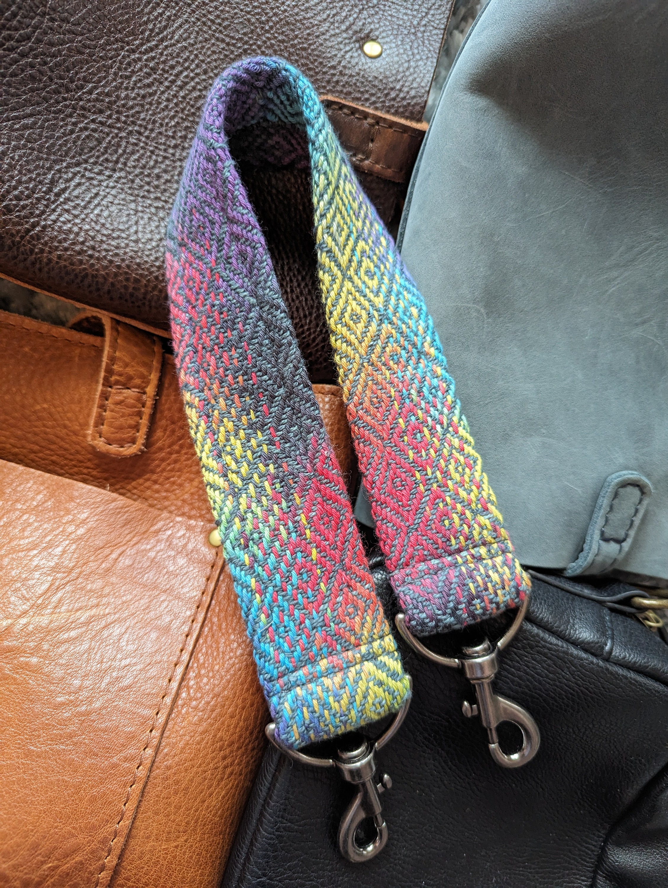 BACK STRAP DIAMOND KNIT IN BLACK
