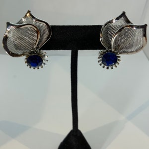 Vintage Bright Blue Rhinestone Silver Tone Mesh Leaf Motif Clip On Earrings