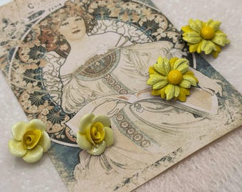 Twee paar gele clipoorbellen uit de jaren 50/60 - één paar gemaakt in Engeland van bone china porselein - één paar van emaille