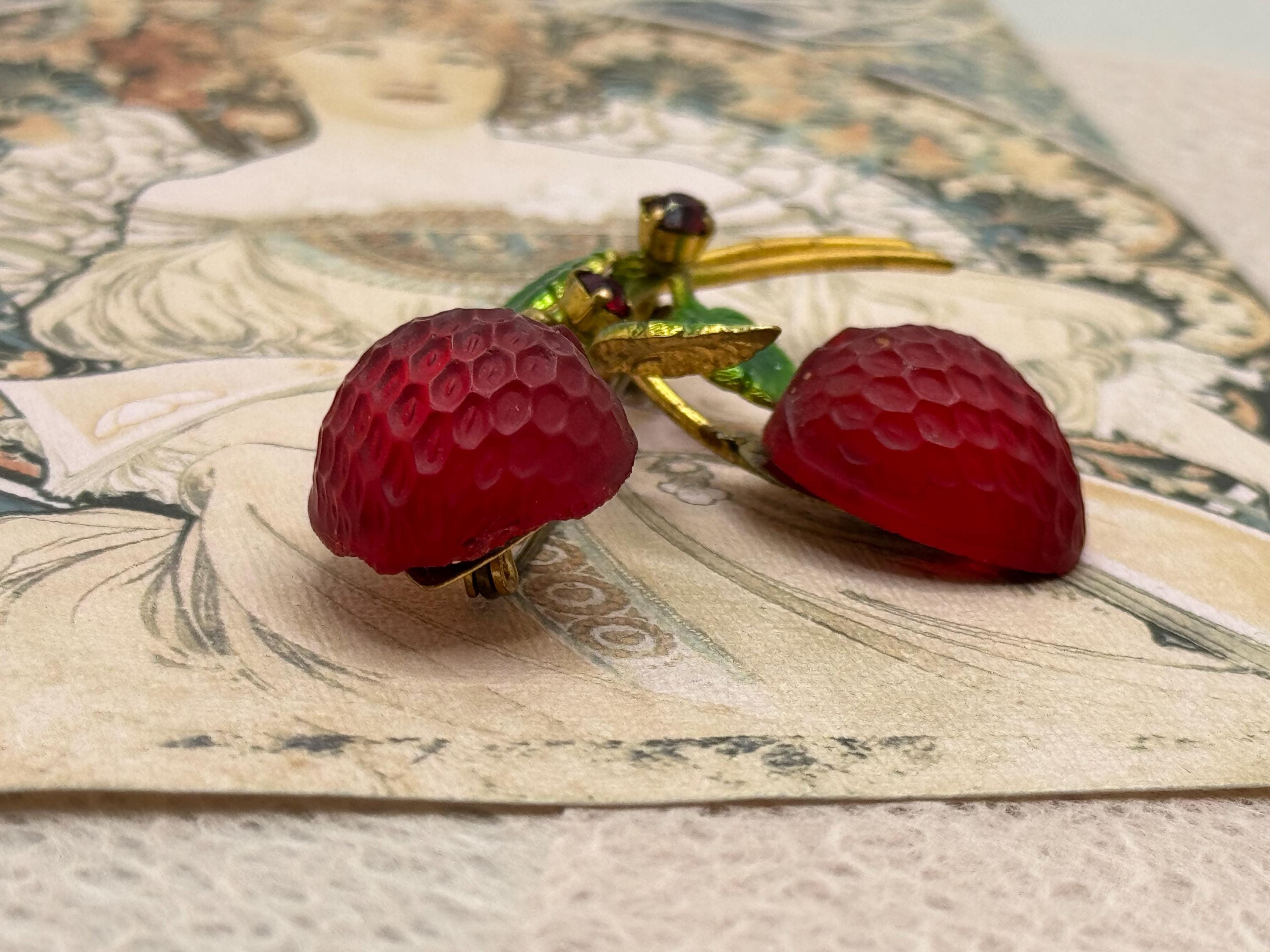 Vintage 1940s AUSTRIA Glass Strawberry and Enamel Brooch