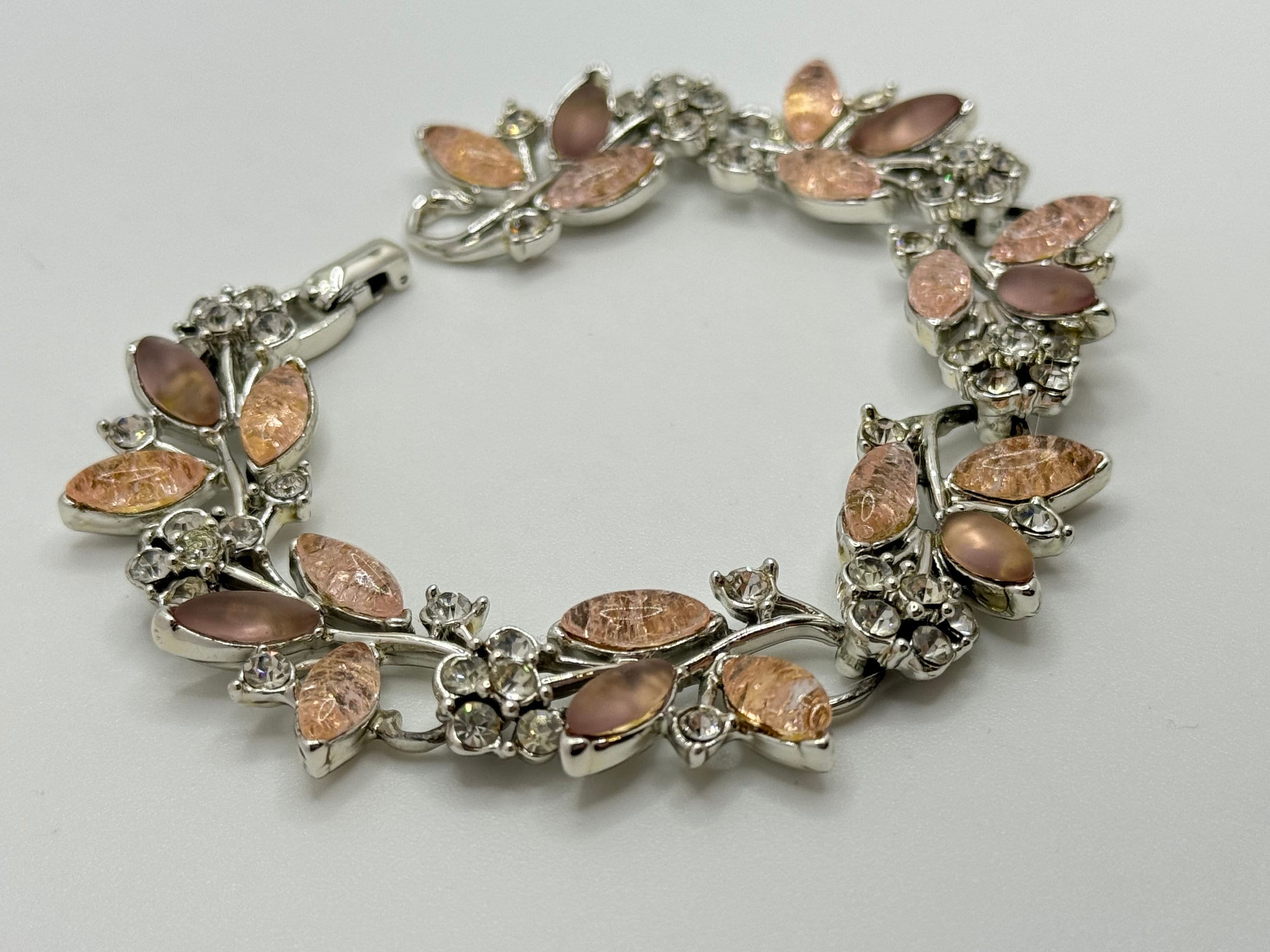 ヴィンテージシルバートーンのラインストーン＆ピンクリーフ