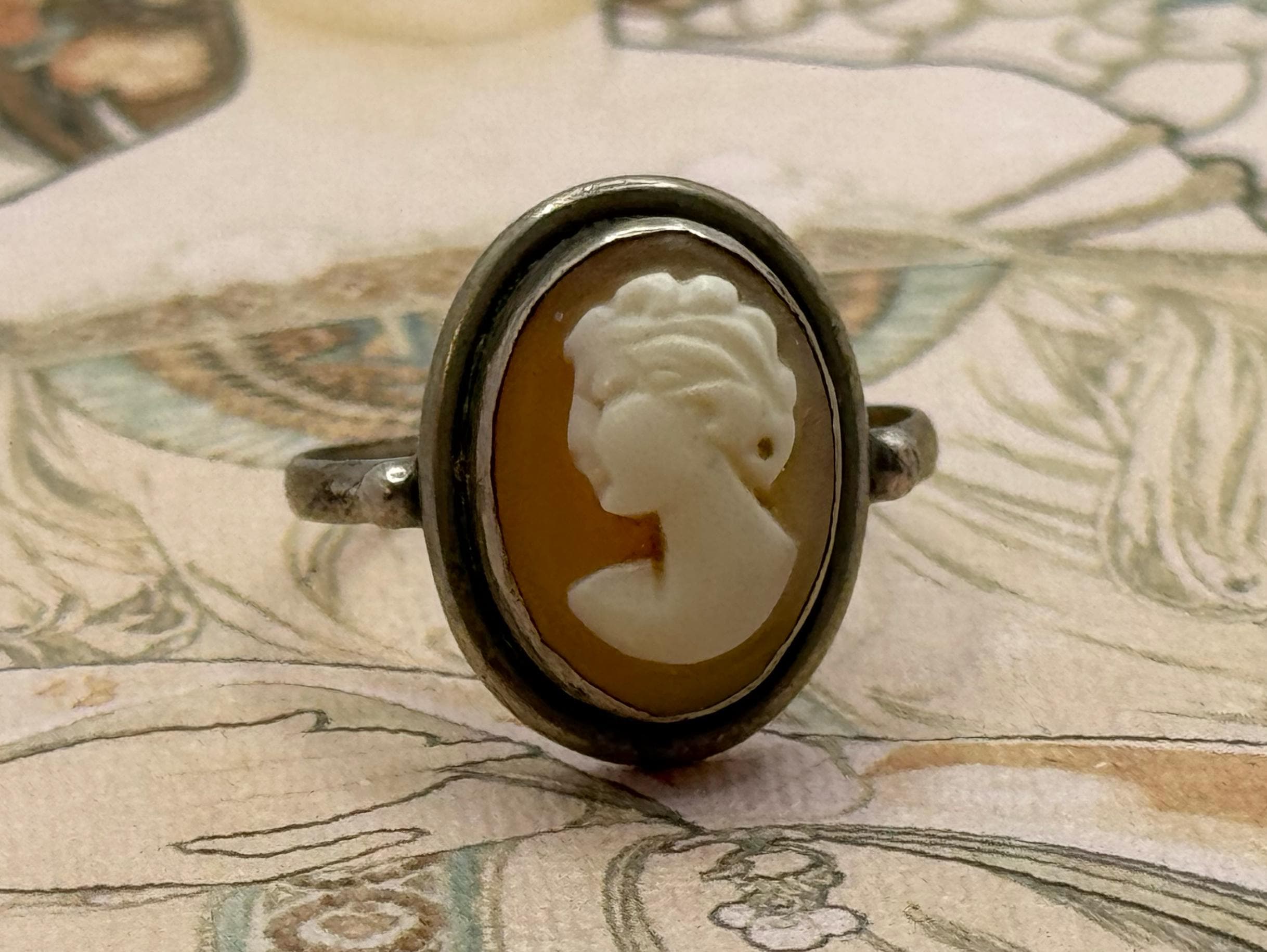 ヴィンテージ シェルカメオ シルバーメッキ ベゼルセット リング