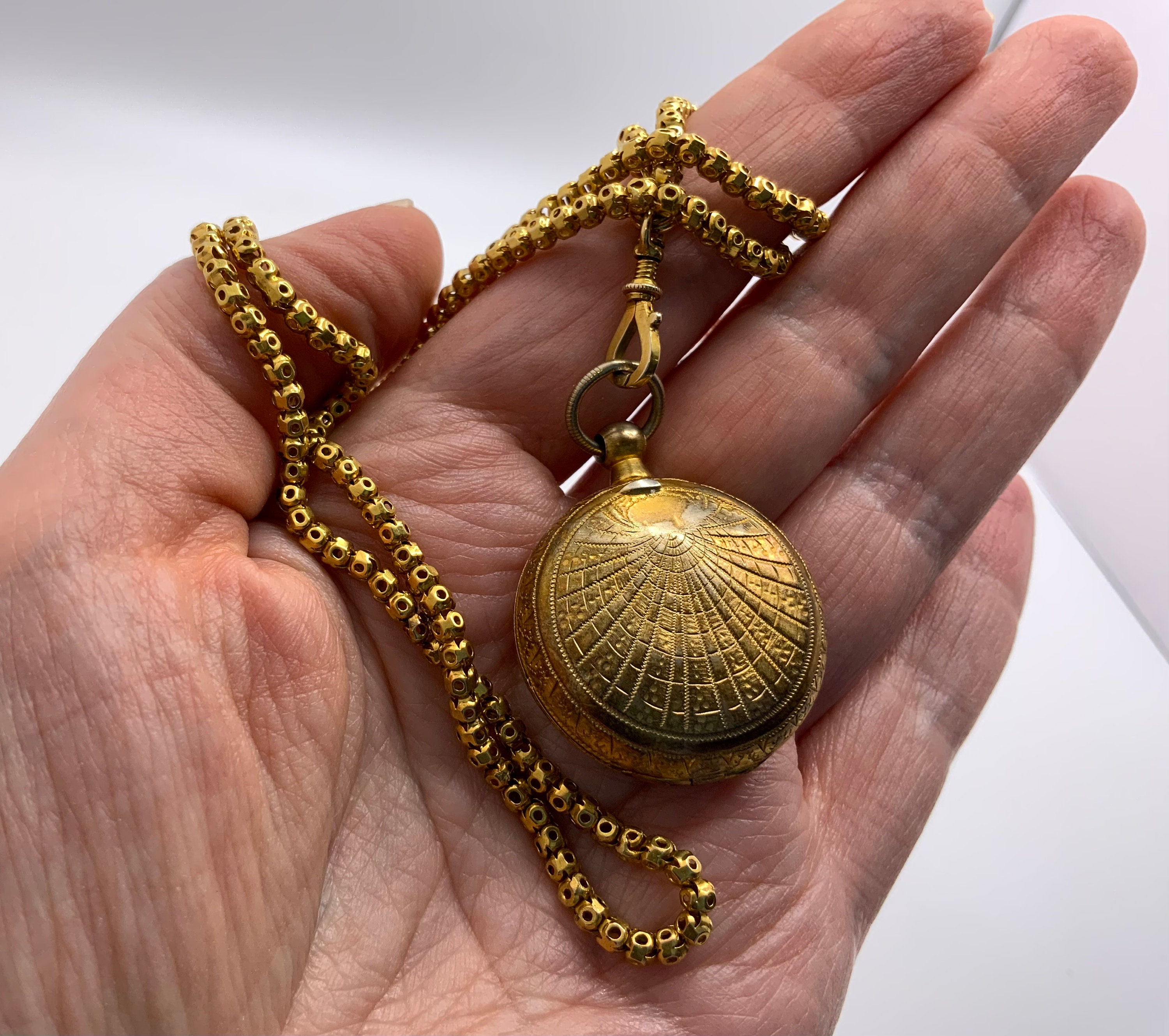 Neck chain deals lockets