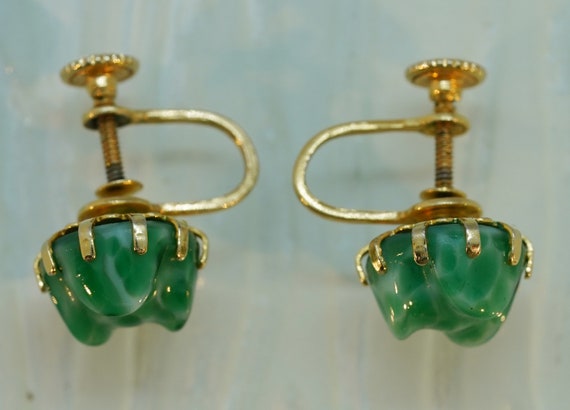 Vintage 1950s Faux Green Stone Screw Style Gold T… - image 2