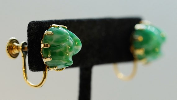 Vintage 1950s Faux Green Stone Screw Style Gold T… - image 3