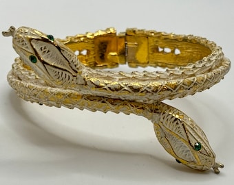 Bracelet jonc serpent vintage des années 1960 - émail blanc - ton doré - yeux en cristal vert émeraude