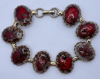 Vintage 1940s/50s Czech Glass Bracelet - Red Oval Cabachon Links - Patterned Glass - Gold Tone