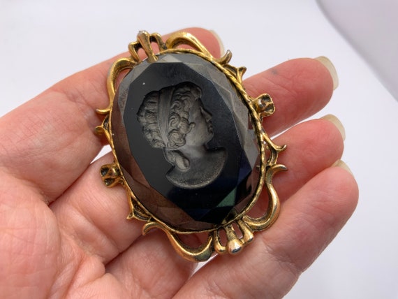 Vintage 1950s Glass Intaglio Cameo Brooch/Pendant… - image 1