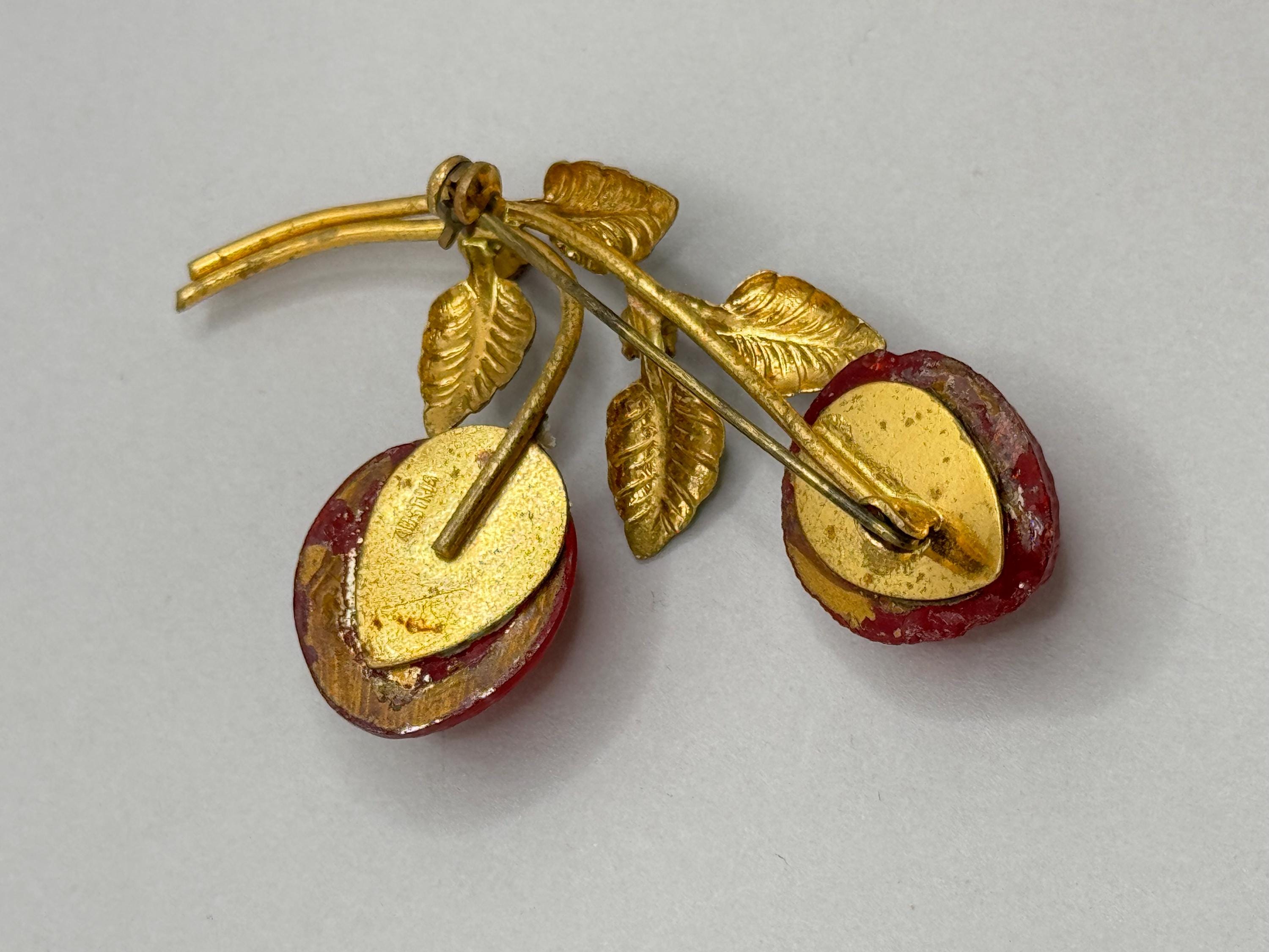 Vintage 1940s AUSTRIA Glass Strawberry and Enamel Brooch