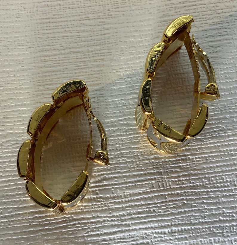 Vintage 1980s90s Statement Gold and Matte Tone Silver Chain Link Clip On Earrings