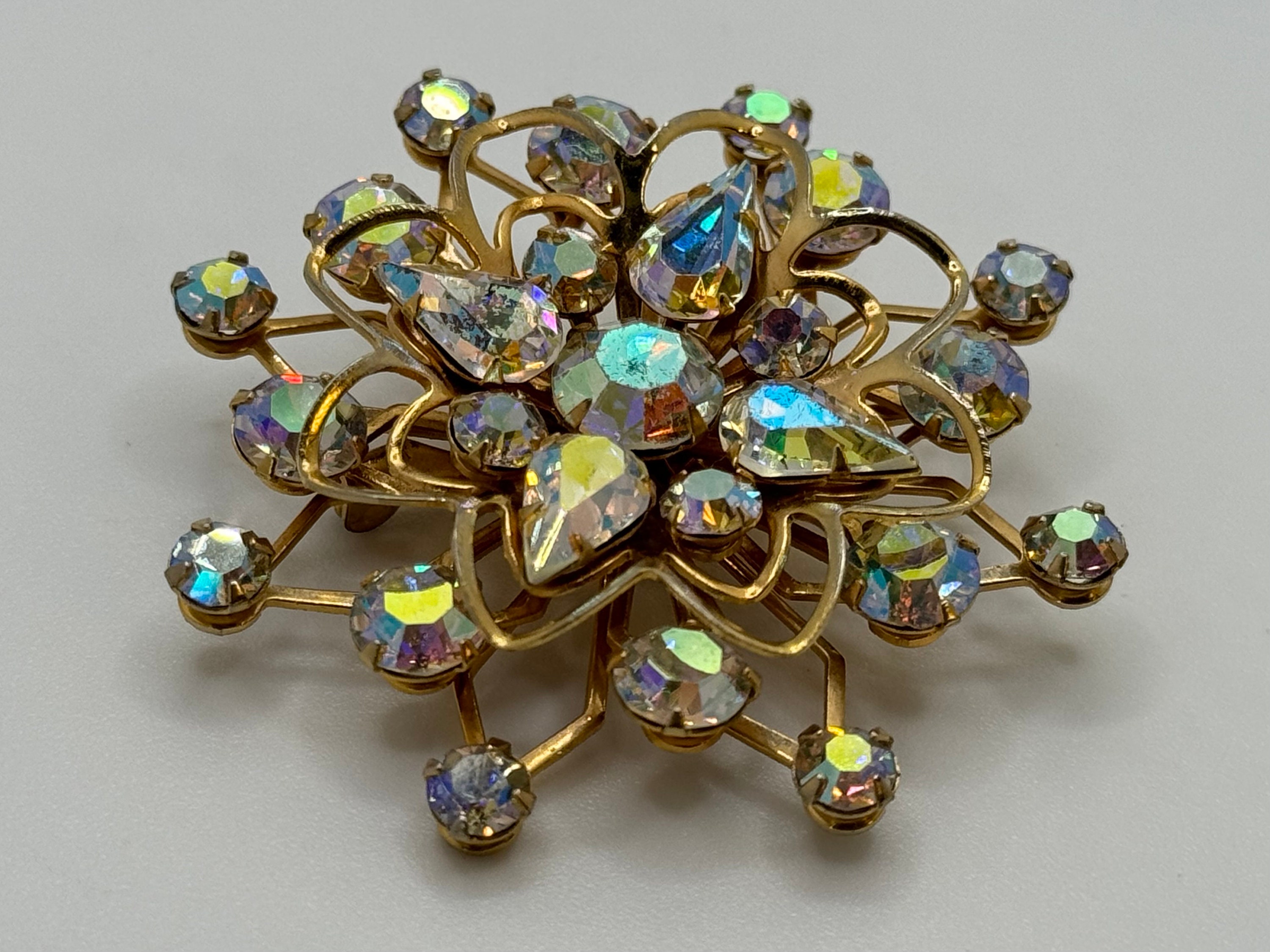 【1960’s】 UOC \"Rhinestone decorated\" Vintage 1960s Weiss Green Rhinestone Brooch/Pin Gold Tone