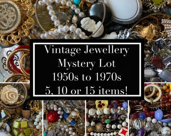 Jaren 1950 tot 1970 Sieraden Mystery Lot - Vintage Sieraden Lot - Clip op oorbellen - Kettingen - Armbanden - Aangepaste sieraden Lot - Draagbaar