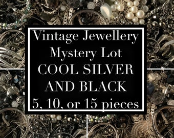 Lot surprise de bijoux des années 80 et 90 - strass argenté-ton noir-perle-scintillant - lot de bijoux vintage - portable - lot mystère