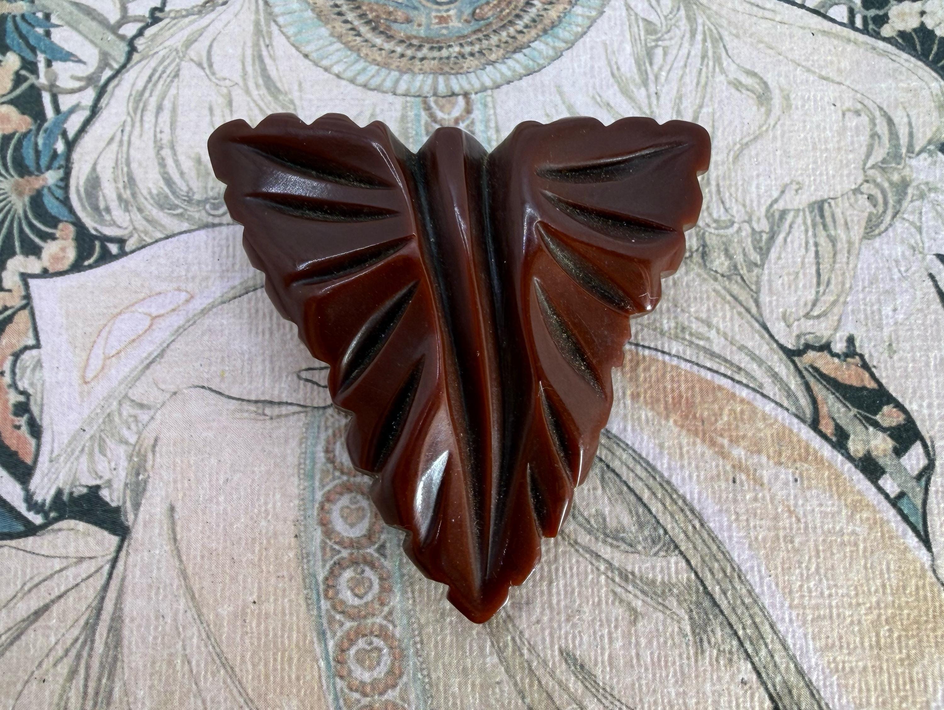 Bakelite Fur Clip - Etsy display picture 2