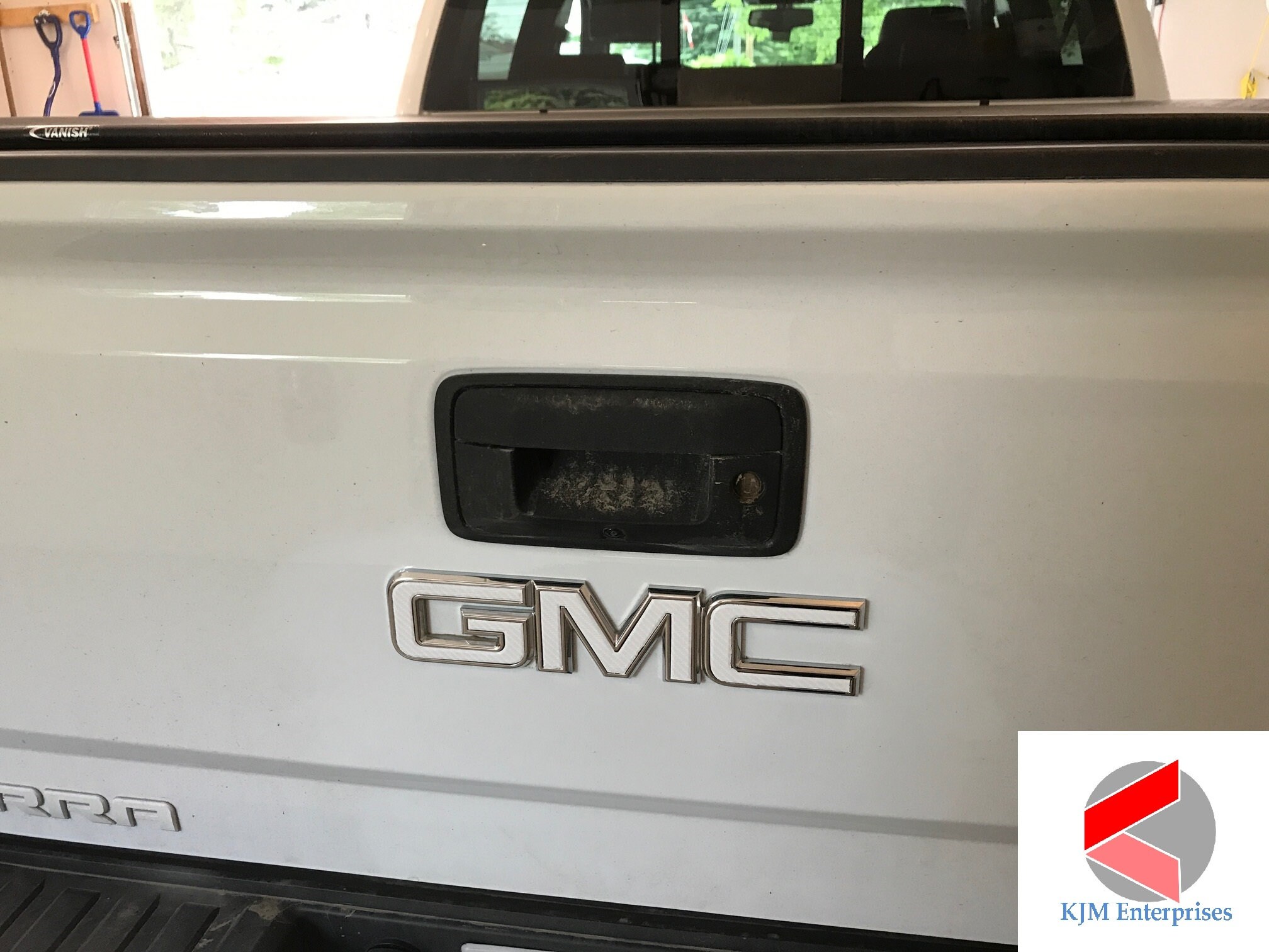 Gloss White Decal Overlay Kit For GMC Sierra & Yukon – Front Grill & Rear Emblem (2007-2017)
