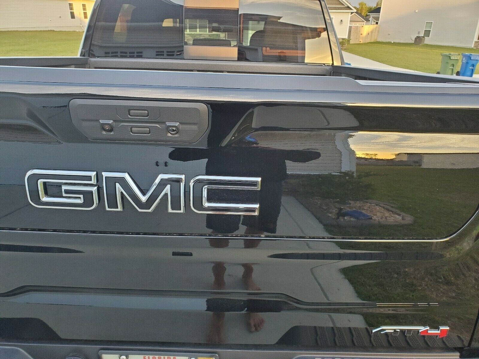 GM Grille Emblem Chrome Black for 2015-2019 GMC Sierra 1500 2500HD GM Grille Emblem Chrome Black for 2015-2019 GMC Sierra 1500 2500HD