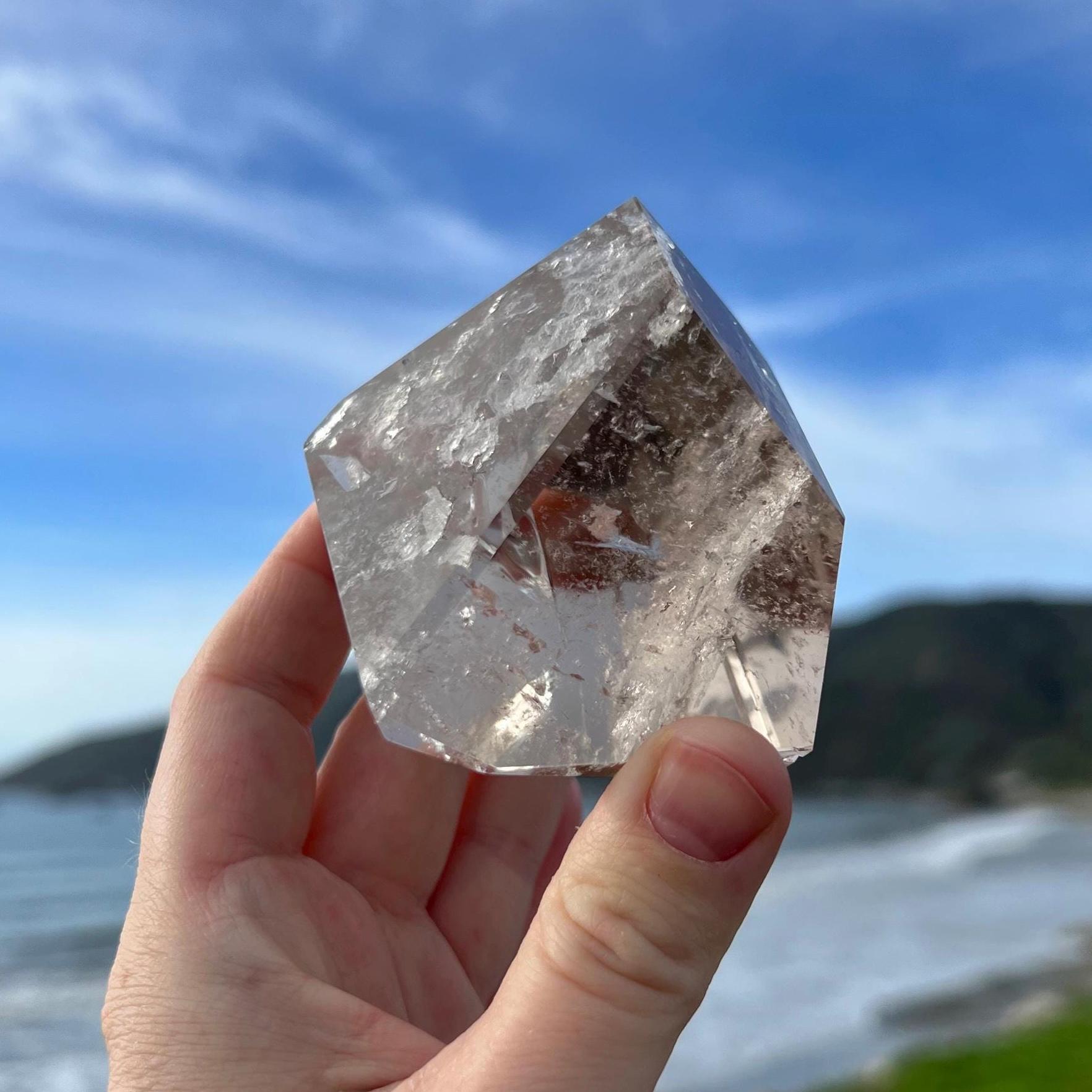 スモーキークォーツフリーフォーム：ルチルとレインボー