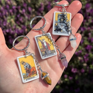 Porte-clés en cristal de tarot avec pierres naturelles et breloques de tarot - Witchy Tarot Bag Charms