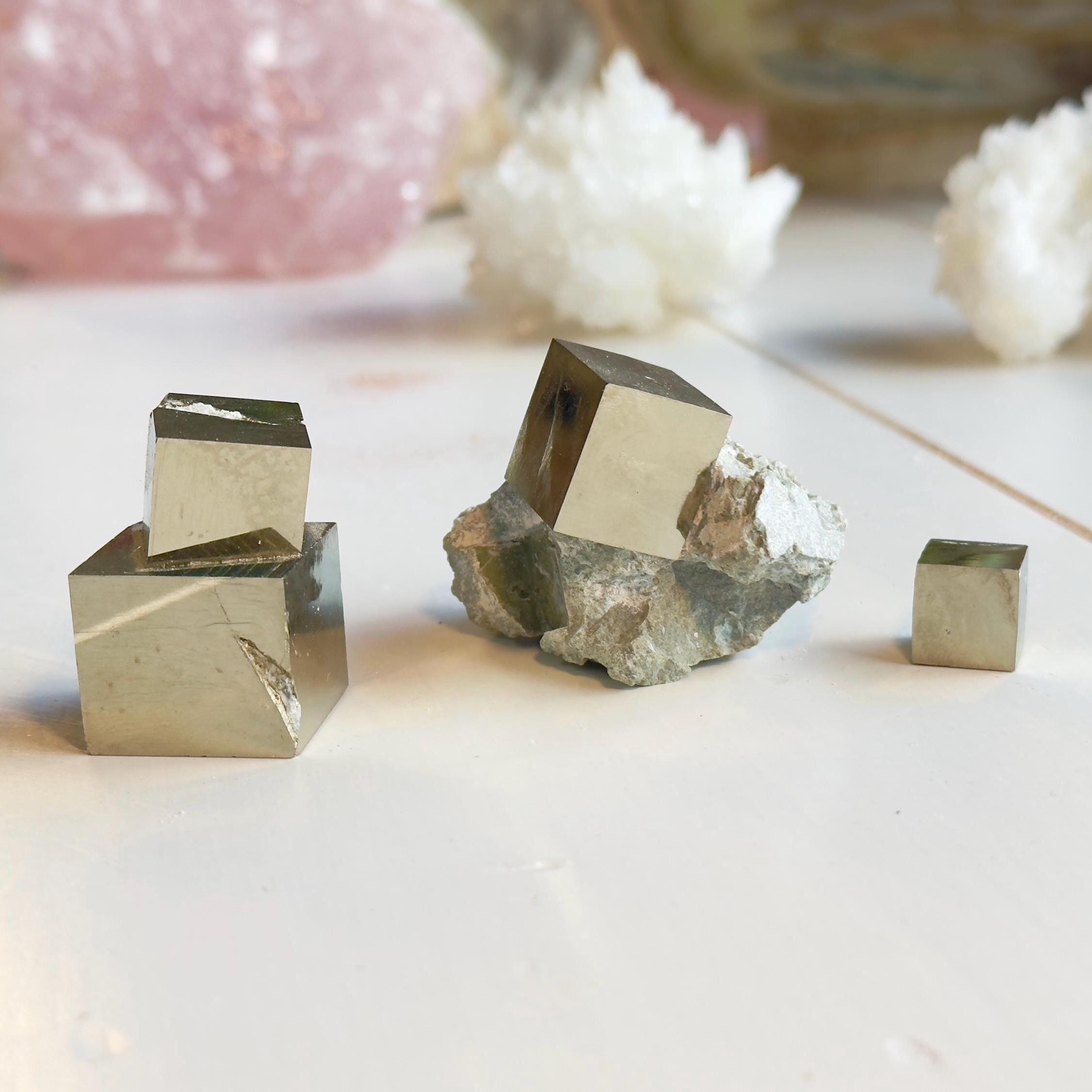 パイライト標本箱ペンダント ペルー産 鉱物標本ペンダント 【公式通販】