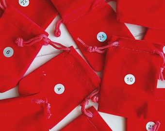 Coffret cadeau calendrier de l'Avent en cristal - cristaux mystères dans des pochettes en velours