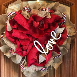 Auf Verkauf! Valentinstag-Kranz, herzförmige Valentines Kranz, schäbige schicke Sackleinen Valentinstag Liebe Kranz mit Pfeil! Nur eine!