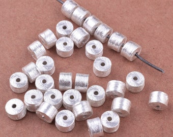 Versilberte Zylinder Perlen: Gebürstete Trommelperlen (6 x 4 mm, 50 Stück)
