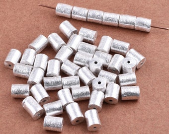 Versilberte Zylinder Perlen: Gebürstete Zylinder Perlen (6 x 6 mm, 25 Stück)