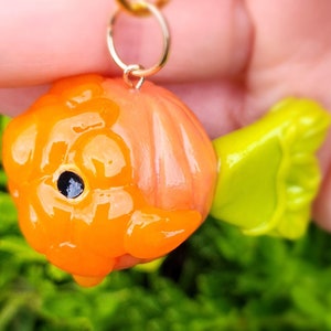 Portachiavi fatto a mano a forma di pesce rosso Ranchu con zucca, ciondolo in argilla polimerica